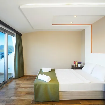 Отель Aurasia Sea Side 3*
