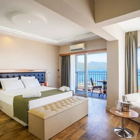 Отель Aurasia Sea Side 3*