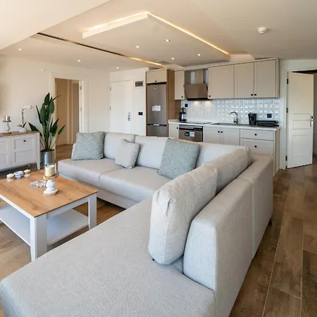 Aurasia Sea Side 호텔