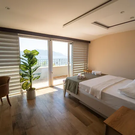 Aurasia Sea Side Hotel 3*