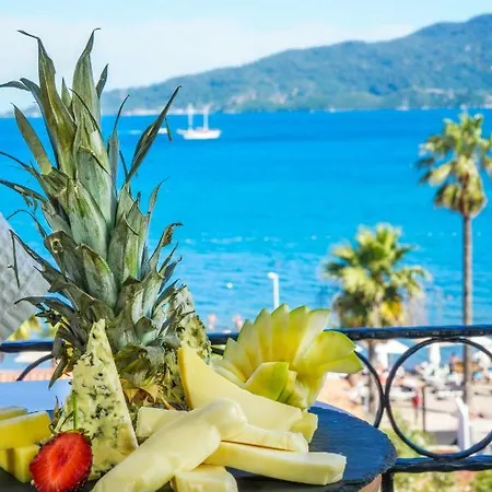 Aurasia Sea Side Hotel 3*