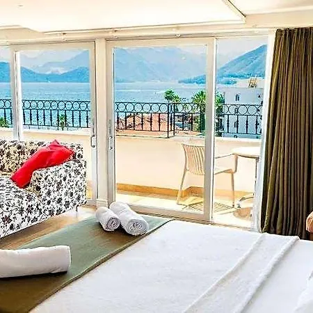 酒店 Aurasia Sea Side 马尔马里斯