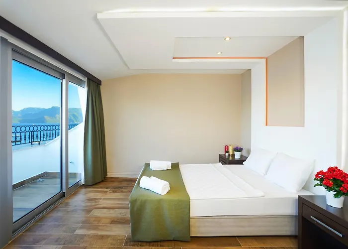מלון Aurasia Sea Side 3*
