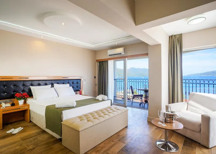מלון Aurasia Sea Side 3*