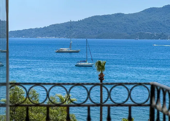 Aurasia Sea Side מלון מרמריס