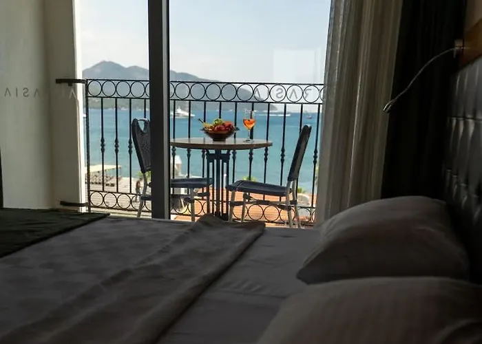 מלון Aurasia Sea Side 3*