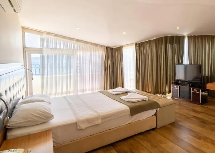 מלון Aurasia Sea Side 3*