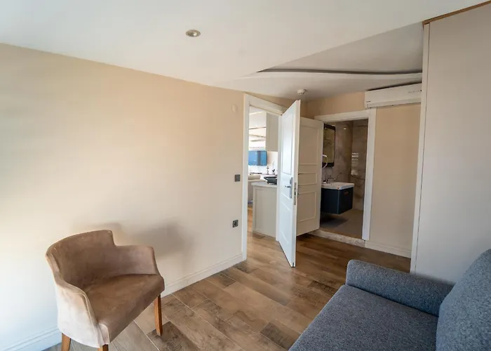 Aurasia Sea Side Hotel 3*