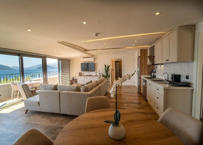 Aurasia Sea Side מלון מרמריס